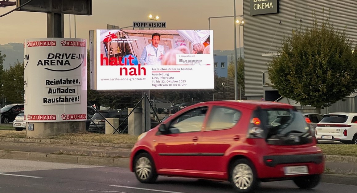 Ärzte ohne Grenzen Kampagne auf Popp Vision LED-Wall DOOH in Linz