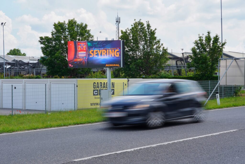 ADMIRAL Sportwetten Kampagne auf Popp Vision LED-Wall DOOH in Gerasdorf bei Wien