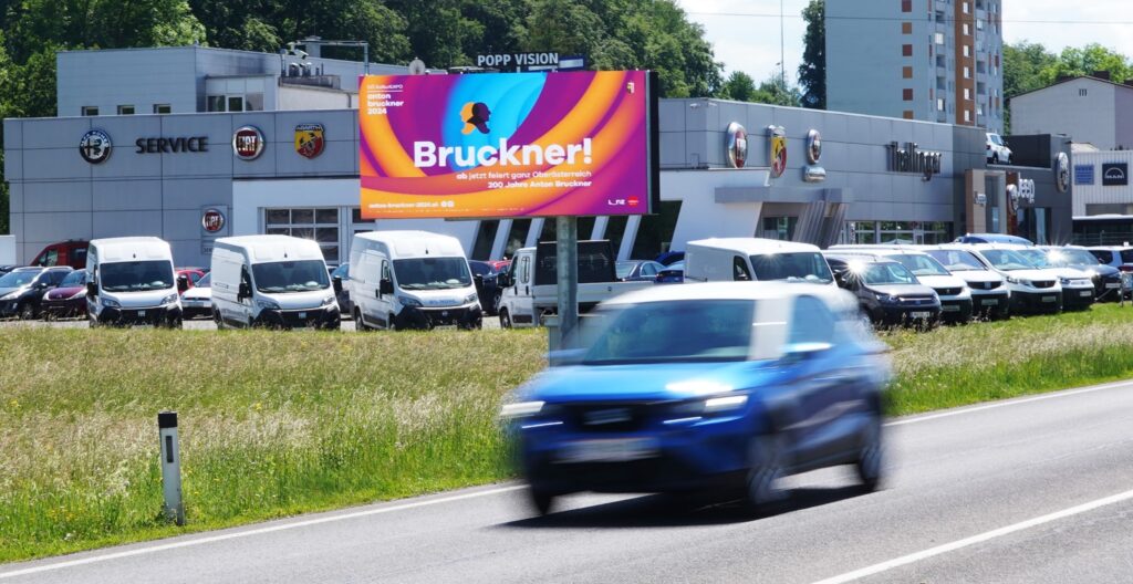 Brucker (Land OÖ) Kampagne auf Popp Vision LED-Wall (DOOH) in Attnang-Puchheim bei Vöcklabruck