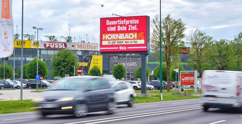 Hornbach Kampagne auf Popp Vision LED-Wall DOOH in Wels